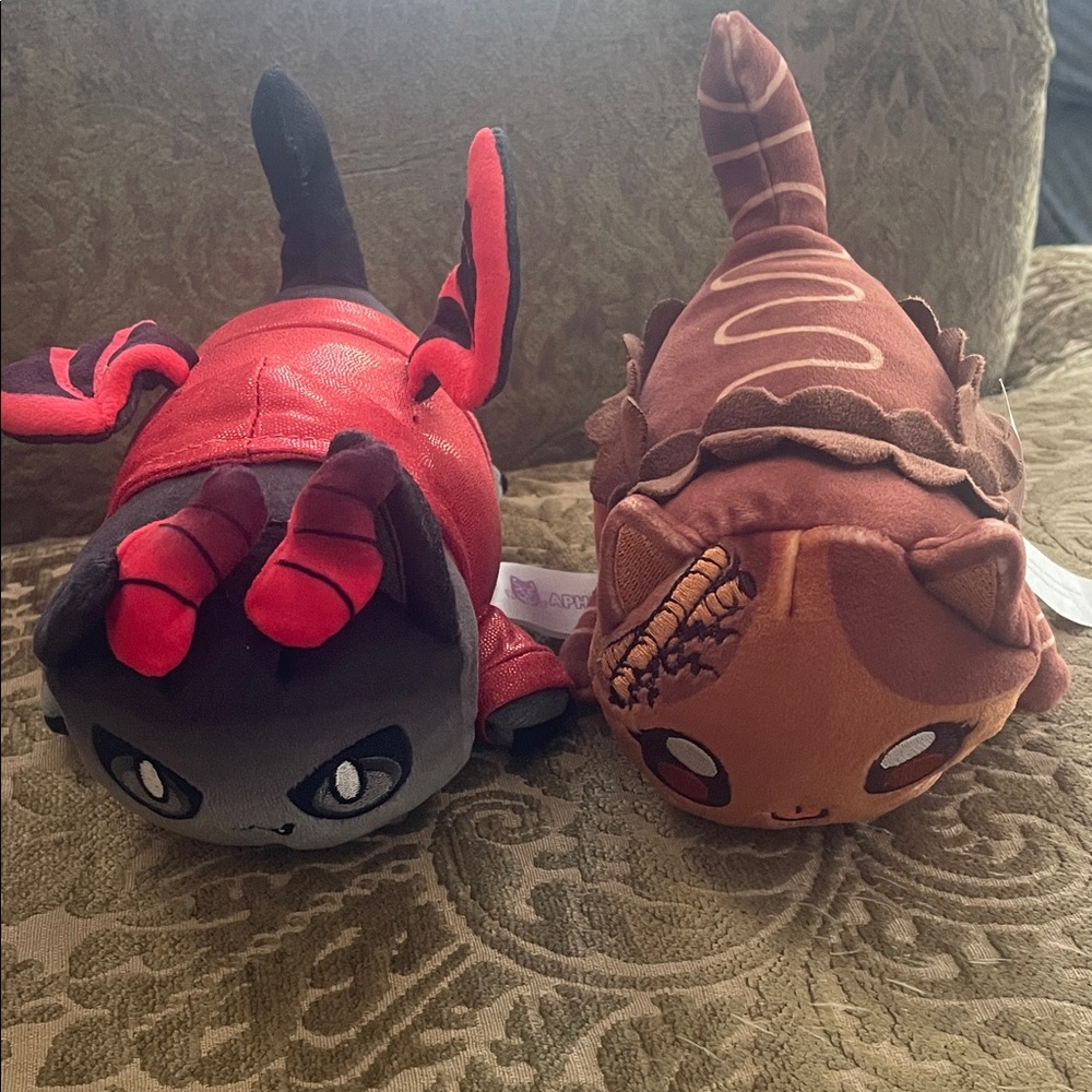 Aphmau MeeMeows Large Chocolate Cake Cat Plush and Glitter Shadow Aaron Cat